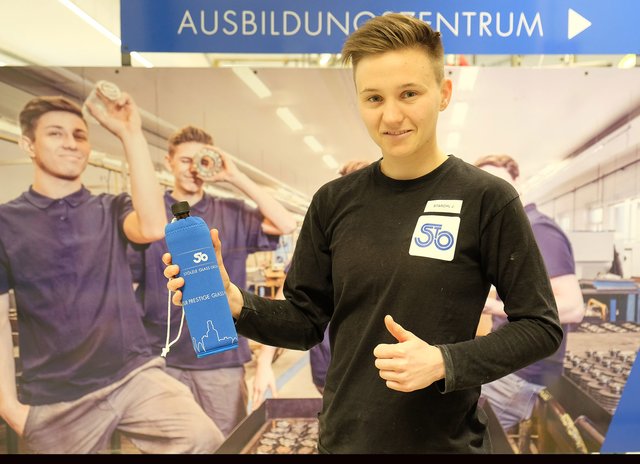 Wiederverwendbare Trinkflaschen aus Glas haben viele Vorteile. | Foto: KK