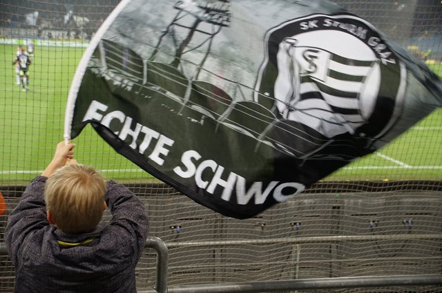 Die Sturm-Fahne wird am 19. Mai in der Merkur Arena geschwenkt.