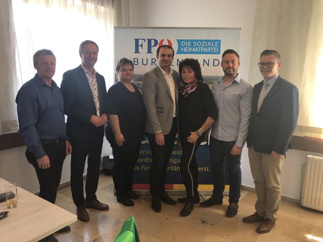 Die Bezirks-FPÖ wählte neuen Vorstand: BPOStv. Martin Resner, LHStv. Johann Tschürtz, BGF Marina Kelemen, BPO LA Markus Wiesler, 3.LT-Präs. Ilse Benkö, BPOStv. Christoph Theiler und KO Géza Molnár | Foto: FPÖ