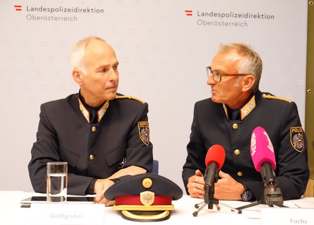 Peter Goldgruber, höchster Beamter im Innenressort, mit dem zweiten Mann der oö. Polizeiführung, Erwin Fuchs. | Foto: LPD OÖ