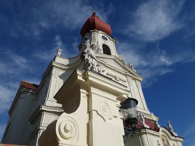 Titelbild: Die Pfarrkirche Sankt Jakobus in Pottendorf