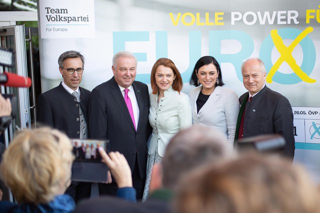 Auftakt für ein gemeinsames Europa: G. Strasser, H. Schützenhöfer, S. Schmiedtbauer, E. Köstinger und J. Seitinger
 | Foto: Paul Gruber