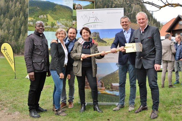 Das Projektteam mit Bürgermeister Günther Novak beim Spatenstich | Foto: Glantschnig