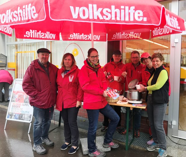 Die Volkshilfe schenkte Erdäpfelsuppe aus. | Foto: Volkshilfe