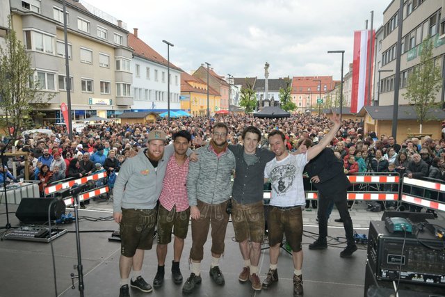 Die Schwoazstoaner heizten das Publikum an. | Foto: Patrick Neves