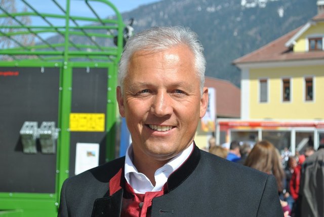 Kötschach-Mauthens Bürgermeister Walter Hartlieb klärt über die Pläne des neuen Wohnprojektes auf | Foto: Schauerte