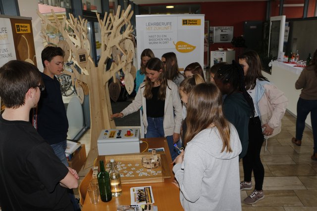 Die Weizer zeigten große Interesse an Neuigkeiten.