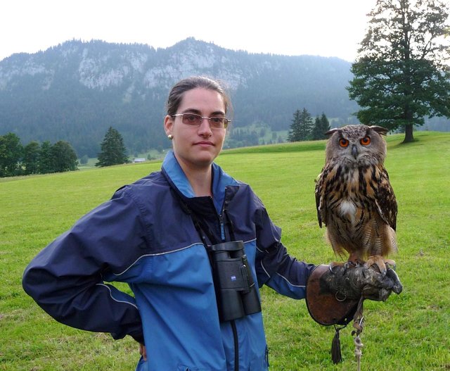 Die Biologin Roya Payandeh führt durch Flora und Fauna.