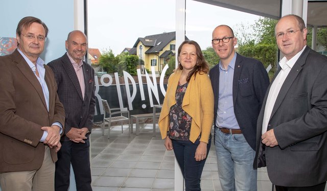 Alfred Pohl, Max Riegelhofer, Brigitte Bayer (Leiterin Kolpinghaus für SchülerInnen Mistelbach), Harald Bauer, Klaus Frank  | Foto: Frank