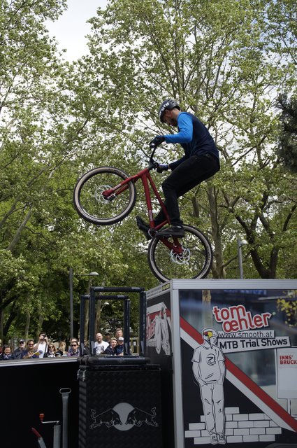 Radprofi Tom Öhler zeigte spektakuläre Stunts. | Foto: Barbara Schuster