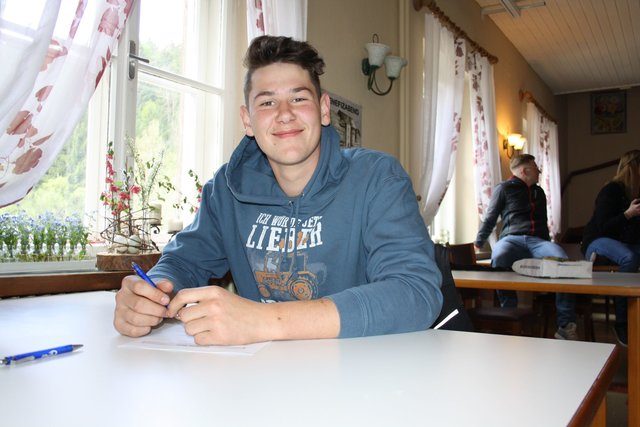 Der U-18-Sieger Tobias Schutti beim theoretischen Teil. | Foto: LJ/Wallner