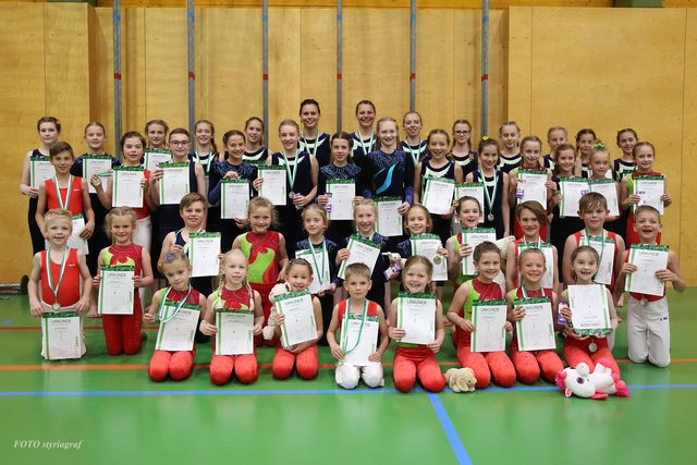 Die große Riege der Atus Köflach-Turnerinnen und Turner in Kindberg | Foto: styriagraf