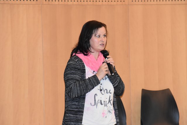 Specherin der Bürgerinitiative Alexandra Königsreiner im Kultursaal in Mühldorf | Foto: Niedermüller