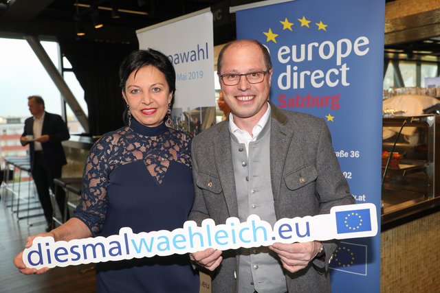 Die Europäische Union ist für ihn eine Herzensangelegenheit. Jetzt wurde Herbert Walkner (hier gemeinsam mit Europe Direct-Leiterin Gritlind Kettl) zum Europäer des Monats gekürt.