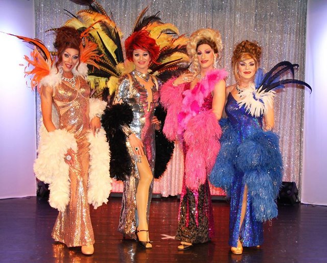 Bei ihrer Travestie Revue begeisterten die „Herrlichen Damen“ mit Musicalhits von "Chicago" oder "Hairspray" und Discohits der 70er-Jahre.
