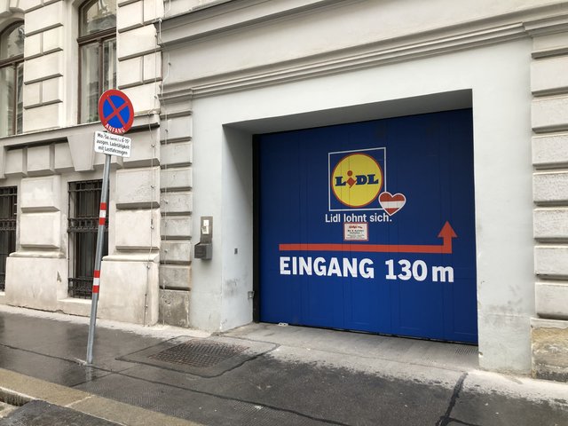 In der Frankenberggasse 9 dürfen LKWs von 6 bis 15 Uhr ihre Waren anliefern.