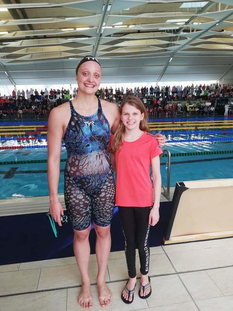 Laura Paier und Vizeweltmeisterin Caroline Pilhatsch.