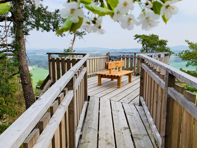 Die auf der "Teufelskanzel" errichtete Plattform sieht nicht nur lässig aus, sondern bietet auch einen tollen Fernblick. | Foto: Hinterdorfer