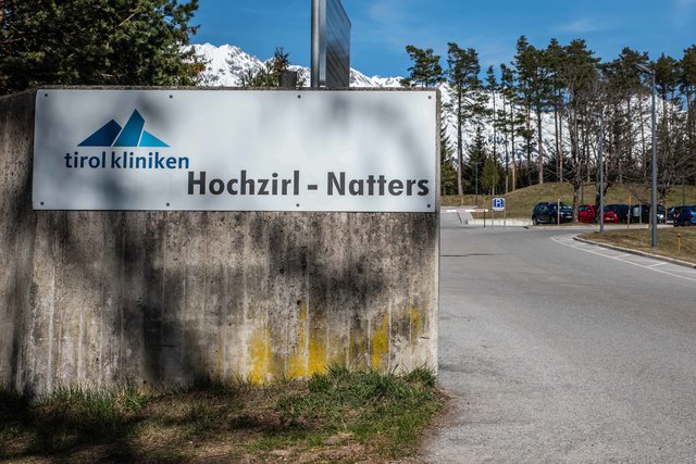 Geht es nach den jüngsten Meldungen, könnte es am Standort Natters weiterhin ein Krankenhaus geben. | Foto: zeitungsfoto.at