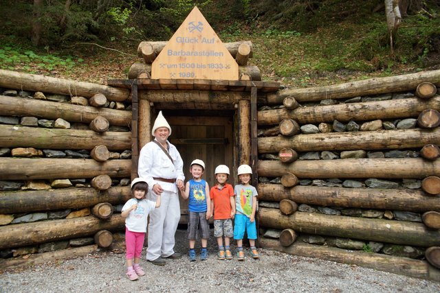 Glück Auf! Im Mai, Juni, September und Oktober gibt es um 12 und um 14 Uhr geführte Touren durch die Stollen, im Juli und August von 10 bis 17 Uhr. | Foto: LemonMedia