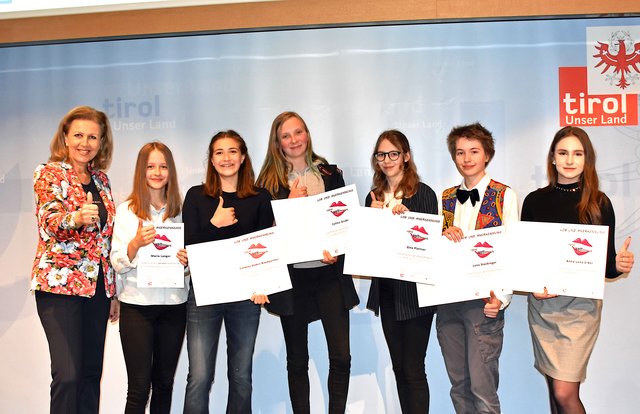 Anna-Lena Erber (re.), Kolleginnen, LR P. Zoller-Frischauf. | Foto: Land/Kathrein