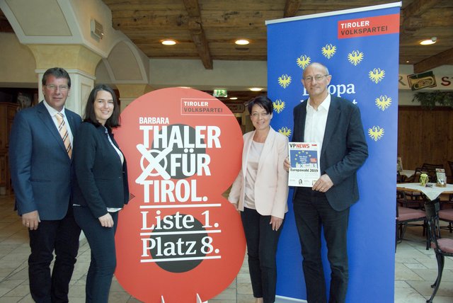 EU-Wahl: Spitzenkandidatin Barbara Thaler (2.v.l.) flankiert von den VP-Bezirksparteiobleuten Jakob Wolf (Imst), Sonja Ledl-Rossmann (Reutte) und Anton Mattle (Landeck) (v.l.).