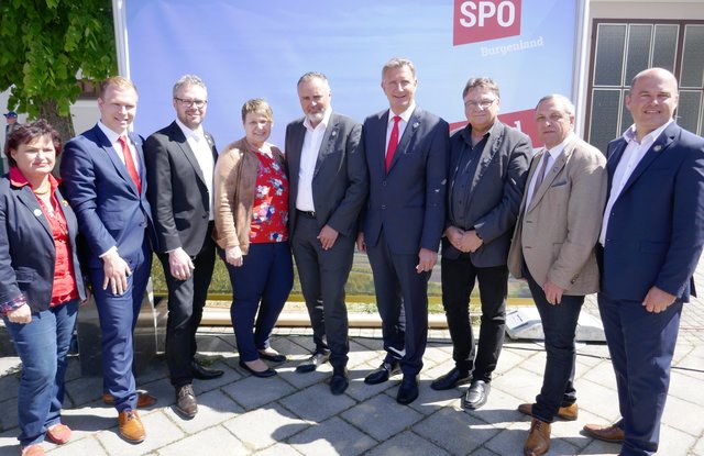 Landeshauptmann Hans Peter Doskozil (Mitte) wurde von LAbg. Ewald Schnecker (4. von rechts), Bezirksgeschäftsführerin Silvia Reczek und den SPÖ-Bürgermeistern des Bezirkes Jennersdorf begrüßt. | Foto: SPÖ