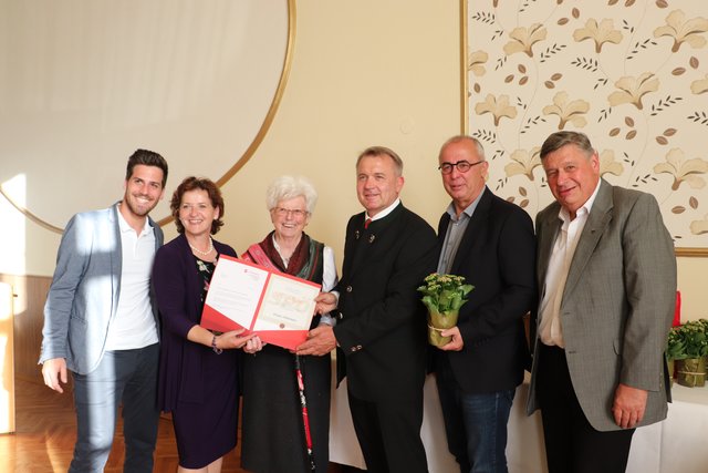 Vzbgm. Alexander Ernst, Ursula Lackner, Jubilarin Rosa Adamer/Werndorf, Manfred Komericky, Karl Petinger, Willi Rohrer | Foto: Edith Ertl