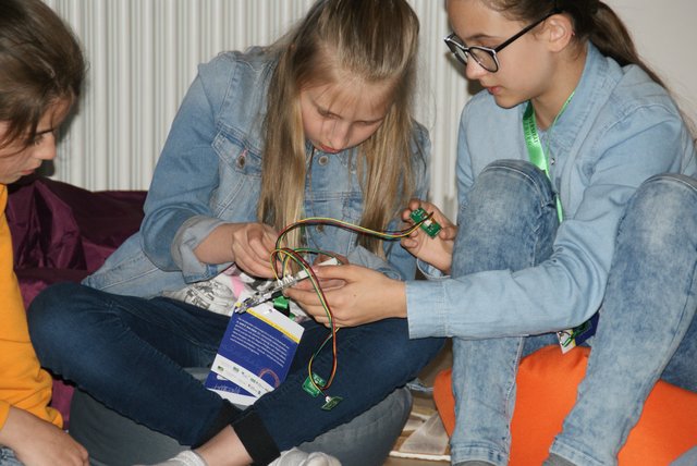 Eine eigene Messstation bauten die Schüler im Seminar bei der Kinderuni und lernten somit Temperatur und Helligkeit mittels Sensoren zu messen.