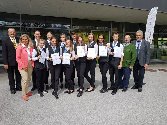 Die neuen Jungbarkeeper freuen sich über die wertvolle Zusatzqualifikation, die ihnen in ihrer Berufslaufbahn von Nutzen sein wird. | Foto: TS Bad Hofgastein
