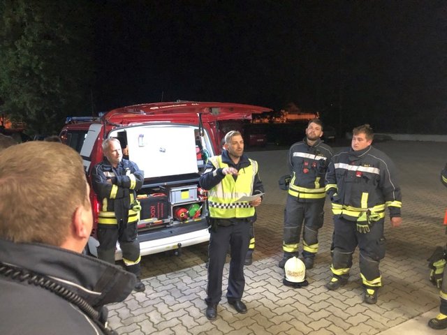 Die Freiwillige Feuerwehr Frauenkirchen unterstützte die Polizei bei der Suche nach dem Mann.  | Foto: Foto: Freiwillige Feuerwehr Frauenkirchn