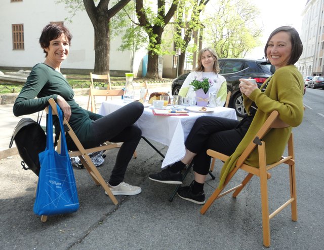 Als Stadtmacherin und Stadtforscherin erobert Brigitte Vettori gemeinsam mit ihren beiden Kolleginnen Corinna Wachtberger und Julia Scharinger-Schöttel (v.l.) unterschiedliche Orte der Stadt.