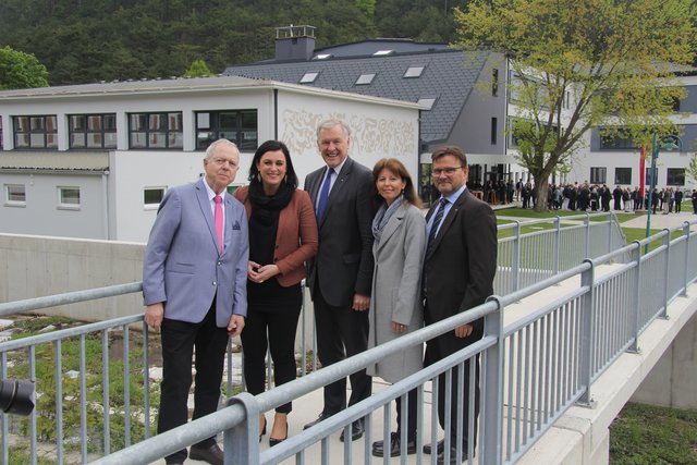 Bürgermeister Johann Miedl, Umweltministerin Elisabeth Köstinger, Landesrat Martin Eichtinger, Bezirks-Hauptfrau Verena Sonnleitner und Norbert Knopf (Abteilungsleiter Wasserbau Land NÖ).