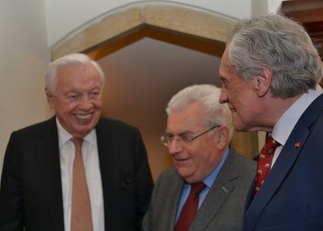 Drei Parteien „stierisch vereint“ (vlnr)- Adolf Wald (SP), Manfred Frey (FP),  Josef Höchtl (VP). | Foto: Höchtl