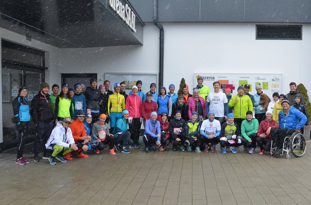 Die Teilnehmer beim Wings for Life App Run Kirchberg in Tirol an der arena365