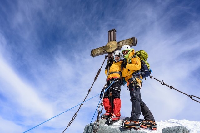 Gemeinsam schaffen sie es hoch hinaus: Robert Sommerauer mit seiner Gattin Ingrid am Großglockner.