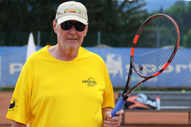 Heimo Strasser sucht mit dem Eibiswalder 45+-Team einen Weg ins Finale der Tennis-Bundesliga.