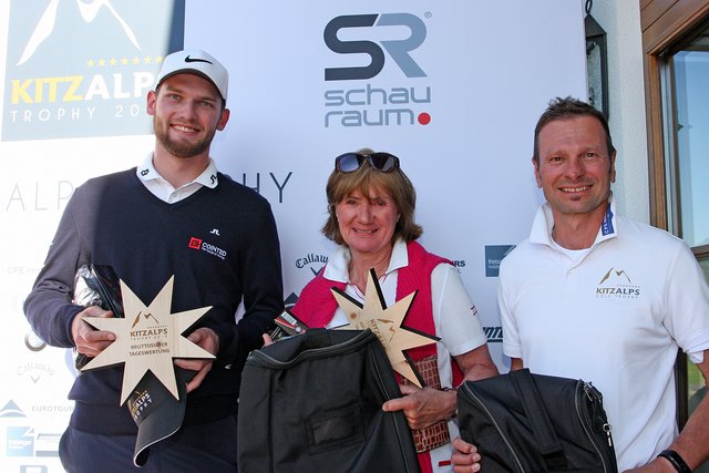 Bruttosieger Philipp Huber, Bruttosiegerin Maresa Handl (GC Zell am See) und Turnierdirektor Christian Küchl.