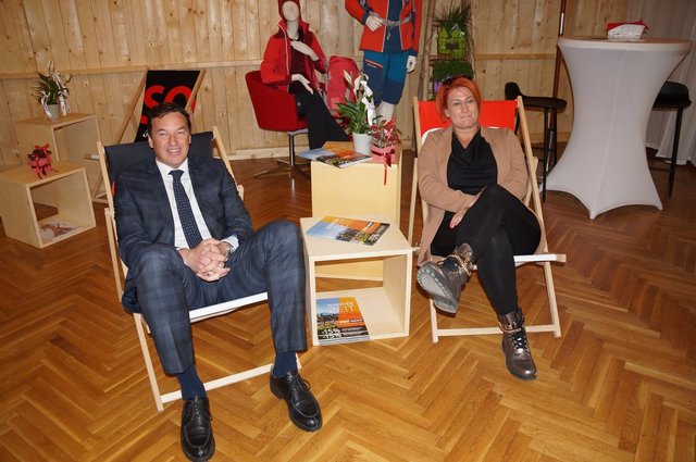 Bgm. Jochen Bocksruker und Zentrumsleiterin Maria Lienhart