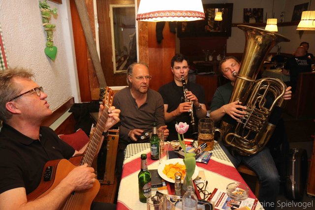 Die Westbahnboys alias Christian Lauder, Robert Niemeczek und Joe Weichinger bekamen spontane Unterstützung von Posaunist Rudi Viertaler vom Tullnerbacher Blasorchester.