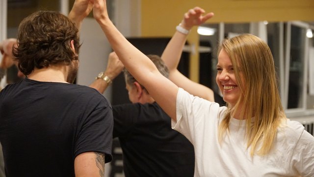 Auch Claudia Furtner, die Leiterin des Salsa Studio Salzburgs, hatte sichtlich Spaß mit uns "Anfängern". | Foto: Forthuber&amp;Schrofner