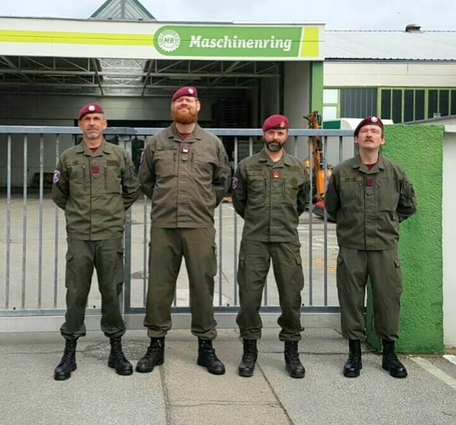 Foto von links nach rechts: Ferdinand Ernst, Bewerbsleiter und Organisator Rüdiger Gruber, Obmann Dominik Scholz, Michael Kleinböck