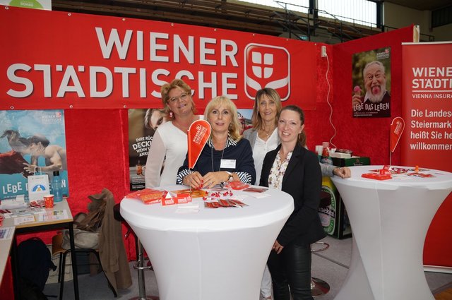 Gute Laune beim Versichern. Andrea Zügner-Lenz und ihre Kolleginnen von der Wiener Städtischen | Foto: Almer