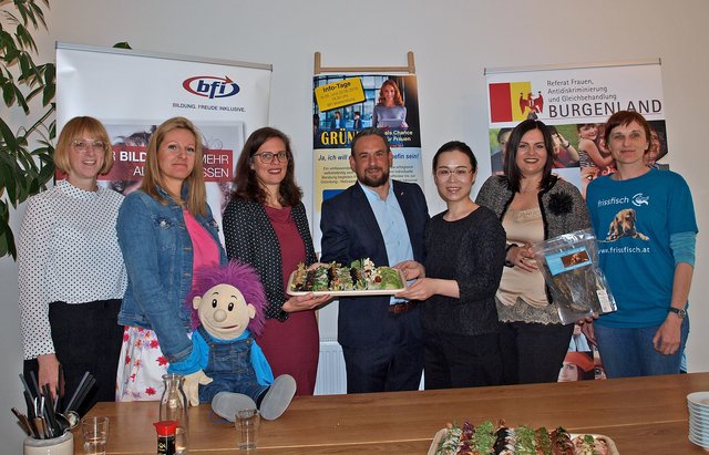 Beim Startschuss in die vierte Runde des Projekts: Expertin Katharina Händler, Gründerin Petra Ott, Projektleiterin Anja Haider-Wallner, Stv. Geschäftsführer Bfi Burgenland René Höfer, „Qmee“-Inhaberin QianLin, Landesrätin Mag.a Astrid Eisenkopf und Gründerin Sigrid Novak | Foto: LMS
