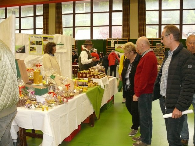 Rund 35 Aussteller präsentierten sich mit ihren Produkten in der Mehrzweckhalle Ratten zum Thema Gesundheit und Wohlfühlen.
