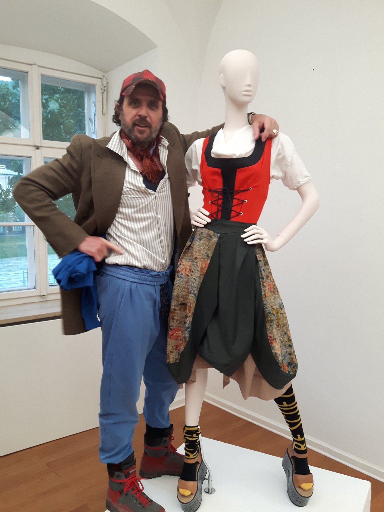 Design und Mode in der Kunst Andreas Kronthaler im Traklhaus