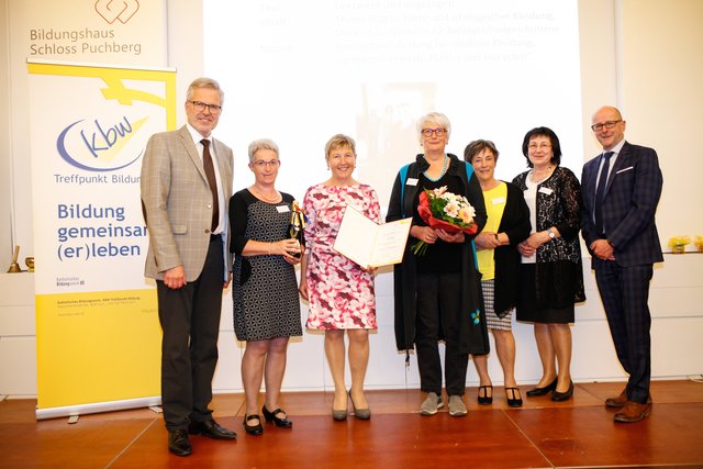 Landtagsabgeordneter Peter Csar, Christine Geisecker, Veronika Hintermaier, Johanna Plötzeneder, Elfriede Schmiedbauer (alle KBW St. Willibald), Veronika Pernsteiner (Mitarbeiterin Kath. Bildungswerk OÖ), Christian Pichler (Leiter Kath. Bildungswerk OÖ) | Foto: Susanne Windischbauer