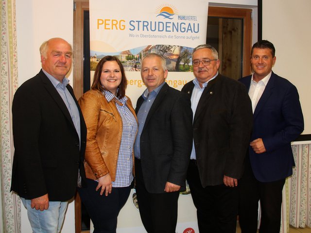 Am Bild: Leader-Manager Manfred Hinterdorfer (rechts) mit Assistentin Elisabeth Neuhofer sowie Leader-Obmann Nikolaus Prinz (Mitte) und seine Stellvertreter Anton Aichinger (ganz links) und Franz Haslinger. | Foto: Leader Perg-Strudengau