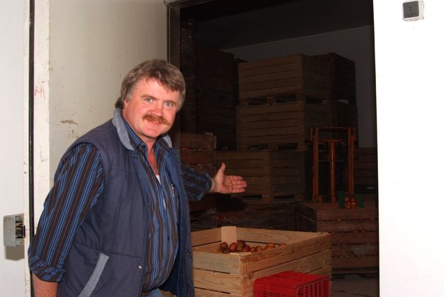 Der Landwirt Andreas Samm versucht mit möglichst wenig Einsatz von Pflanzenschutzmittel auszukommen.