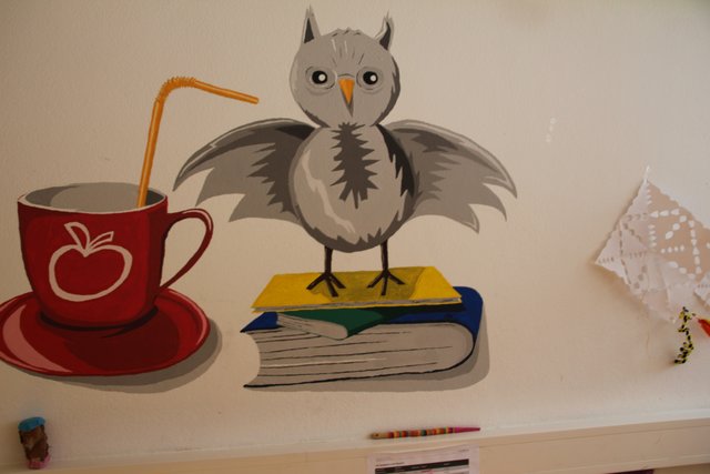 Selbstgemaltes Wandbild als Wandschmuck im Lerncafé